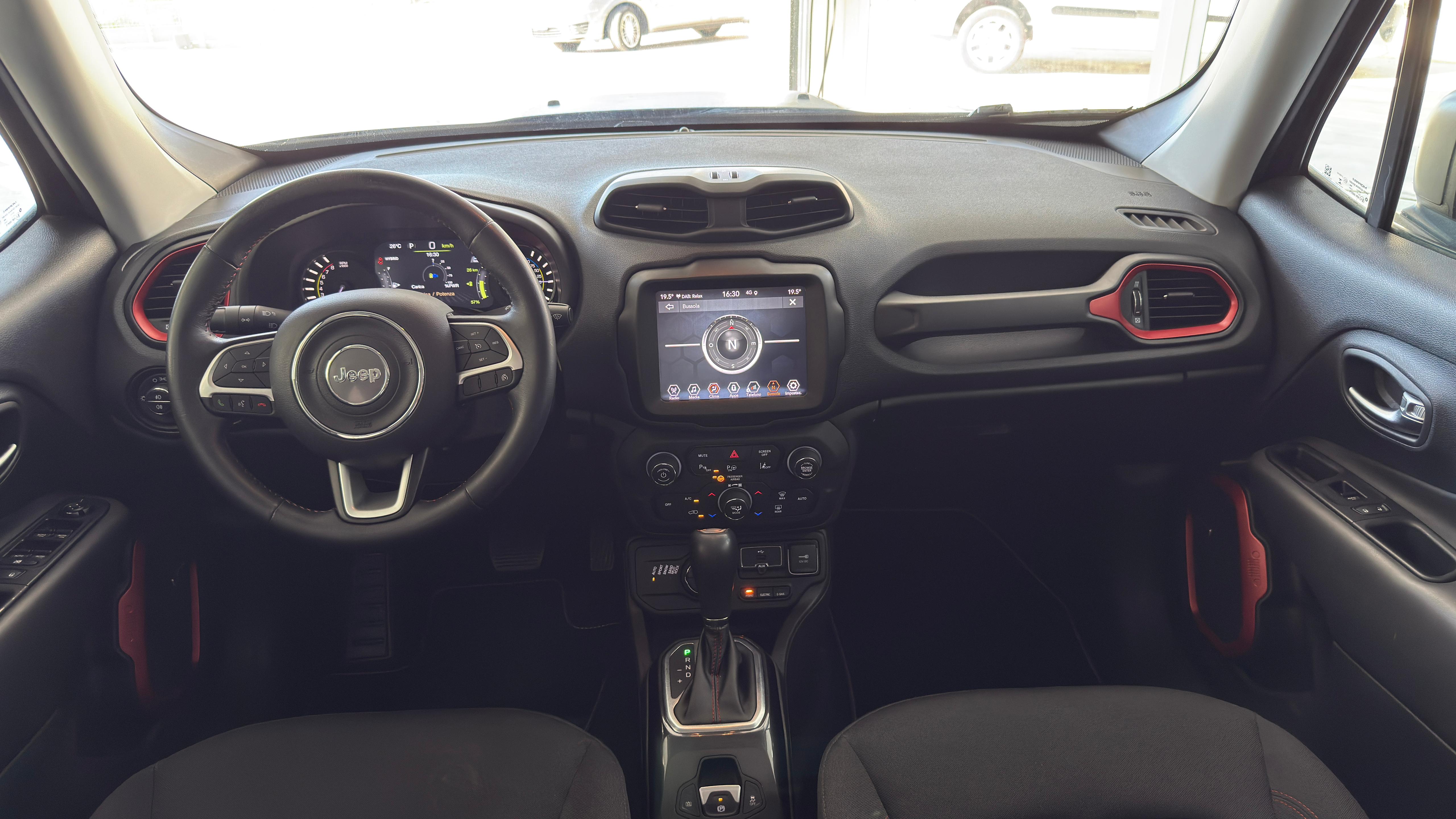 Jeep Renegade 1.3 t4 phev Trailhawk 4xe at6 240Cv.