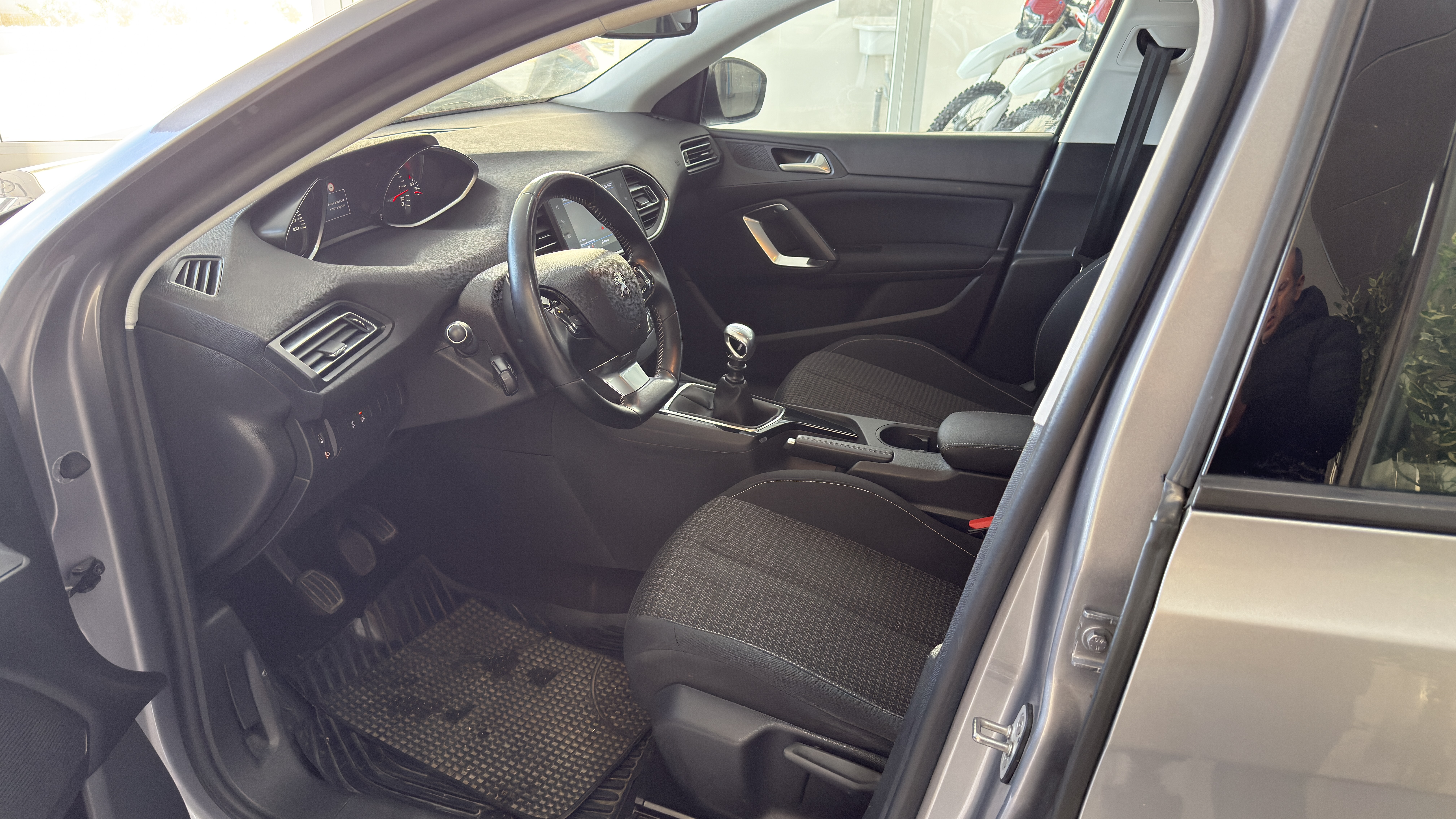 Peugeot 308 1.5 BlueHDi 130 S&S SW Allure