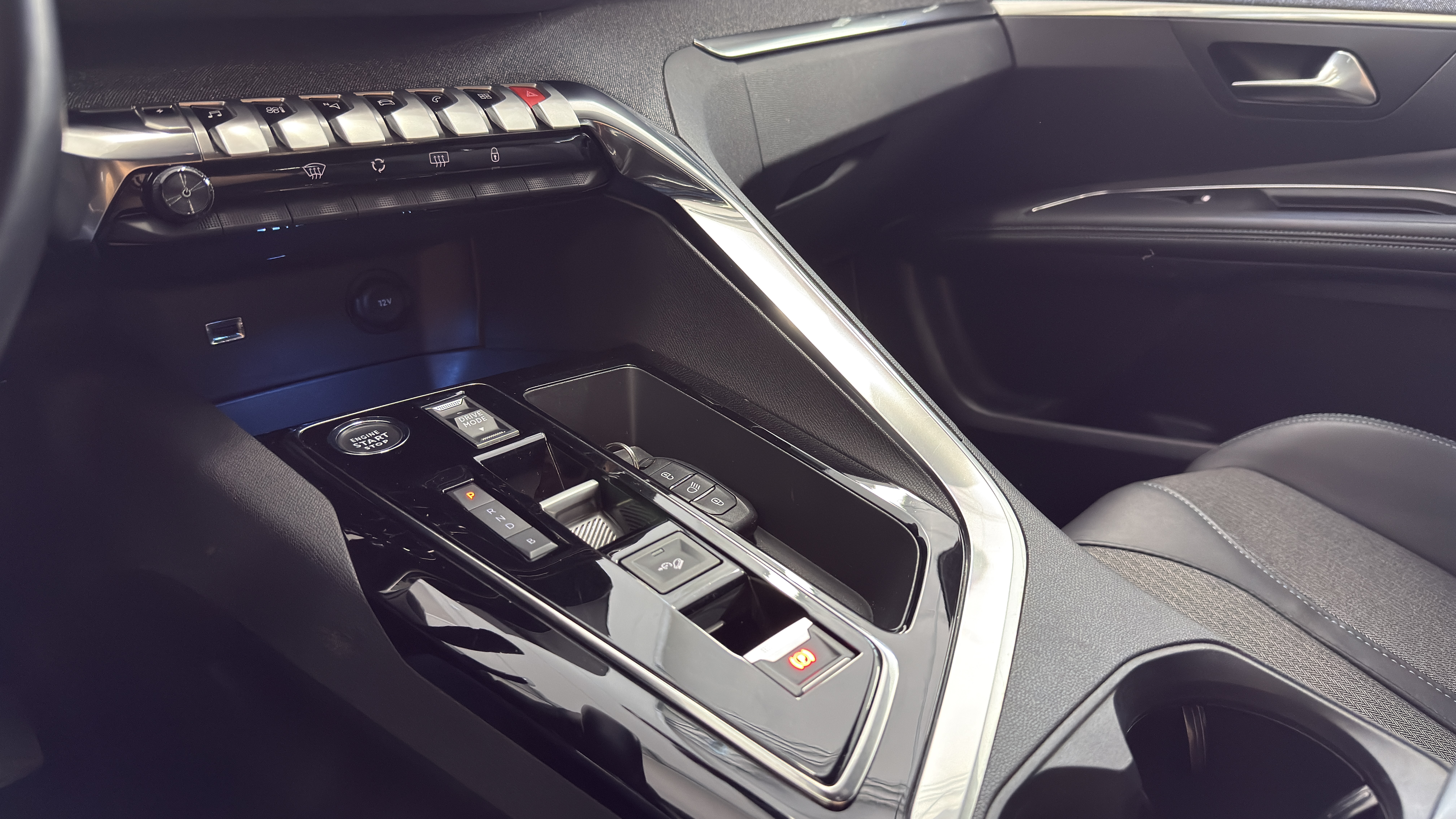 Peugeot 3008 Hybrid4 eat8 300Cv. Allure Pack Aziendale