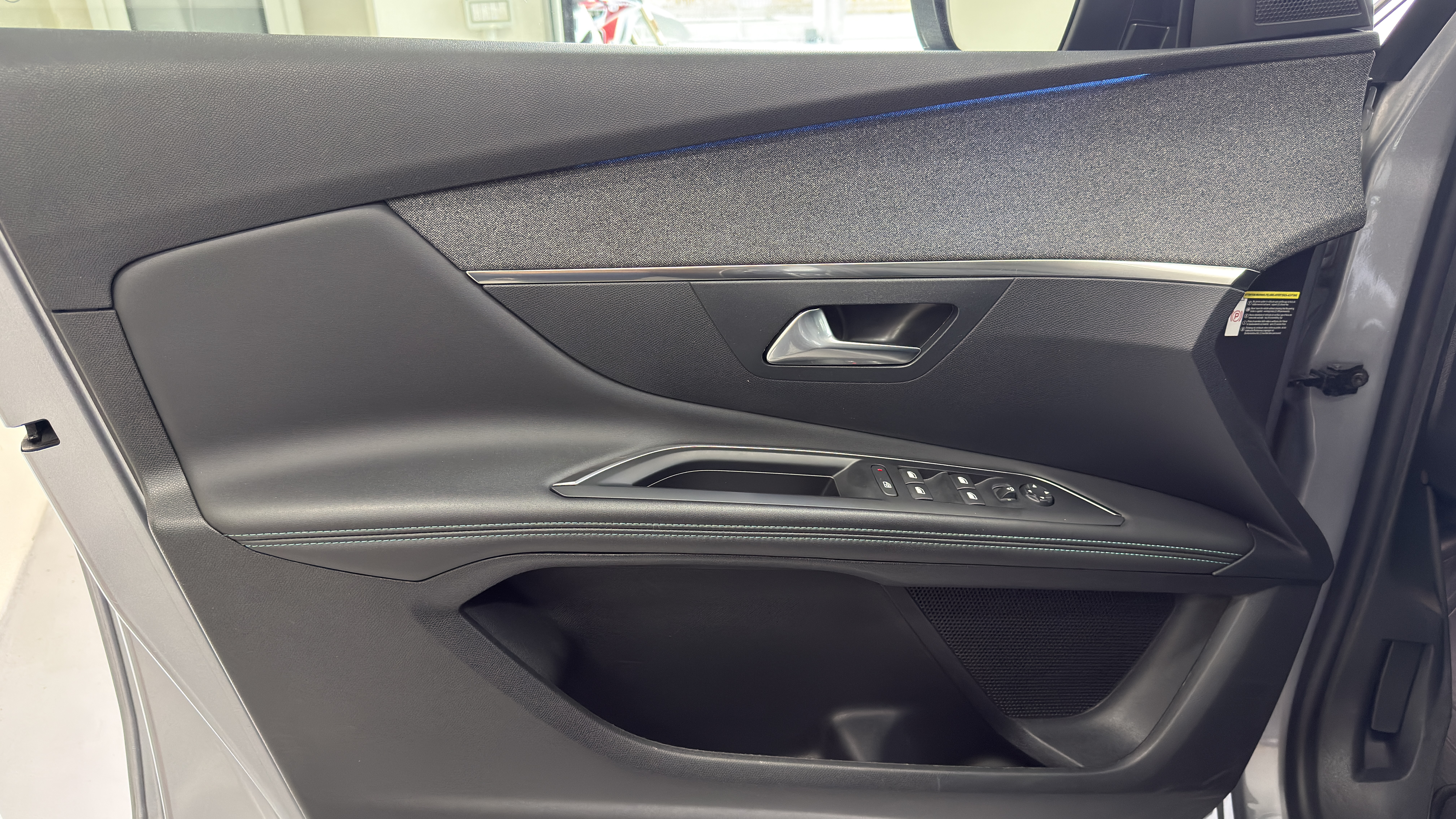 Peugeot 3008 Hybrid4 eat8 300Cv. Allure Pack Aziendale