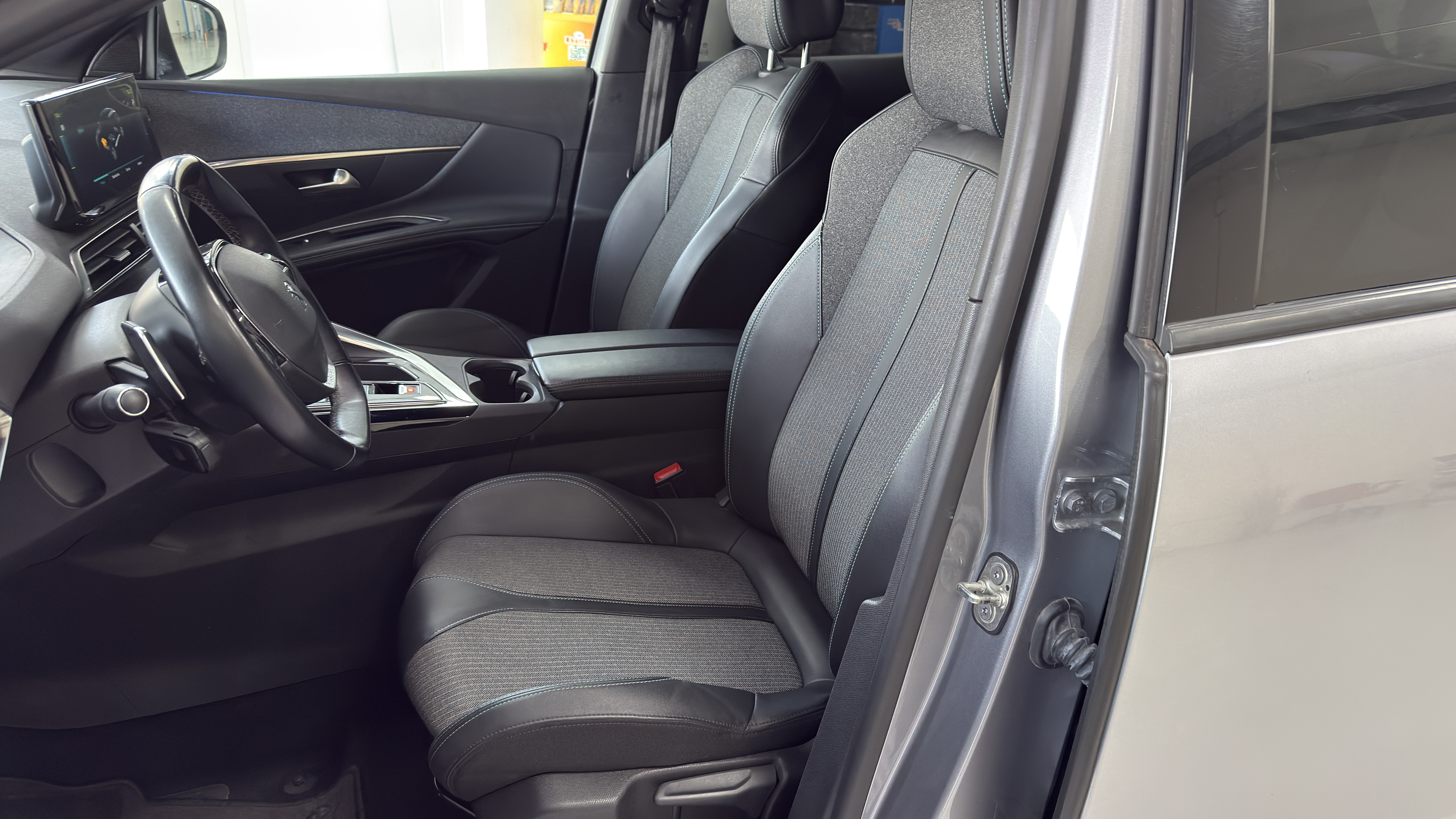 Peugeot 3008 Hybrid4 eat8 300Cv. Allure Pack Aziendale