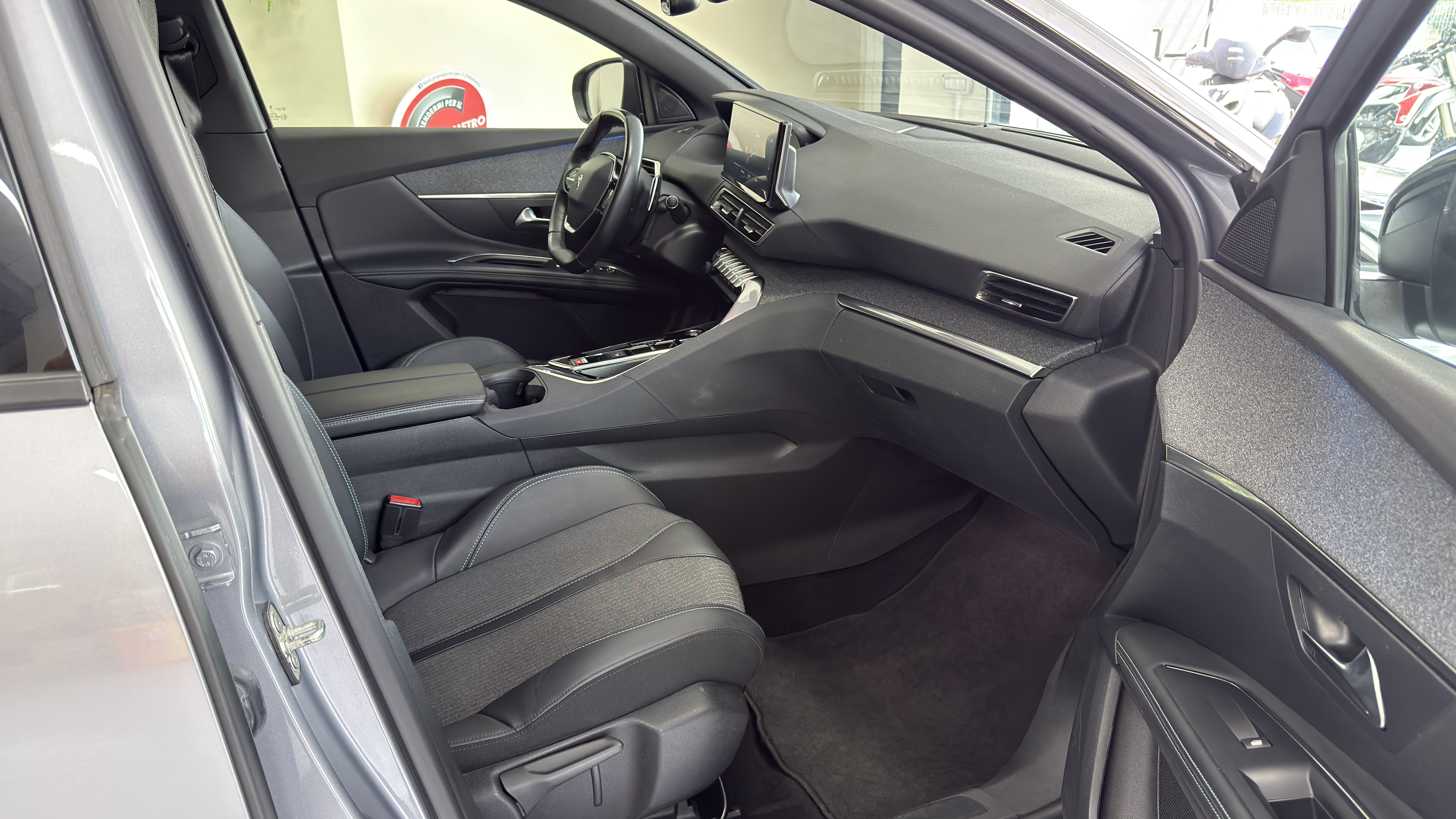 Peugeot 3008 Hybrid4 eat8 300Cv. Allure Pack Aziendale