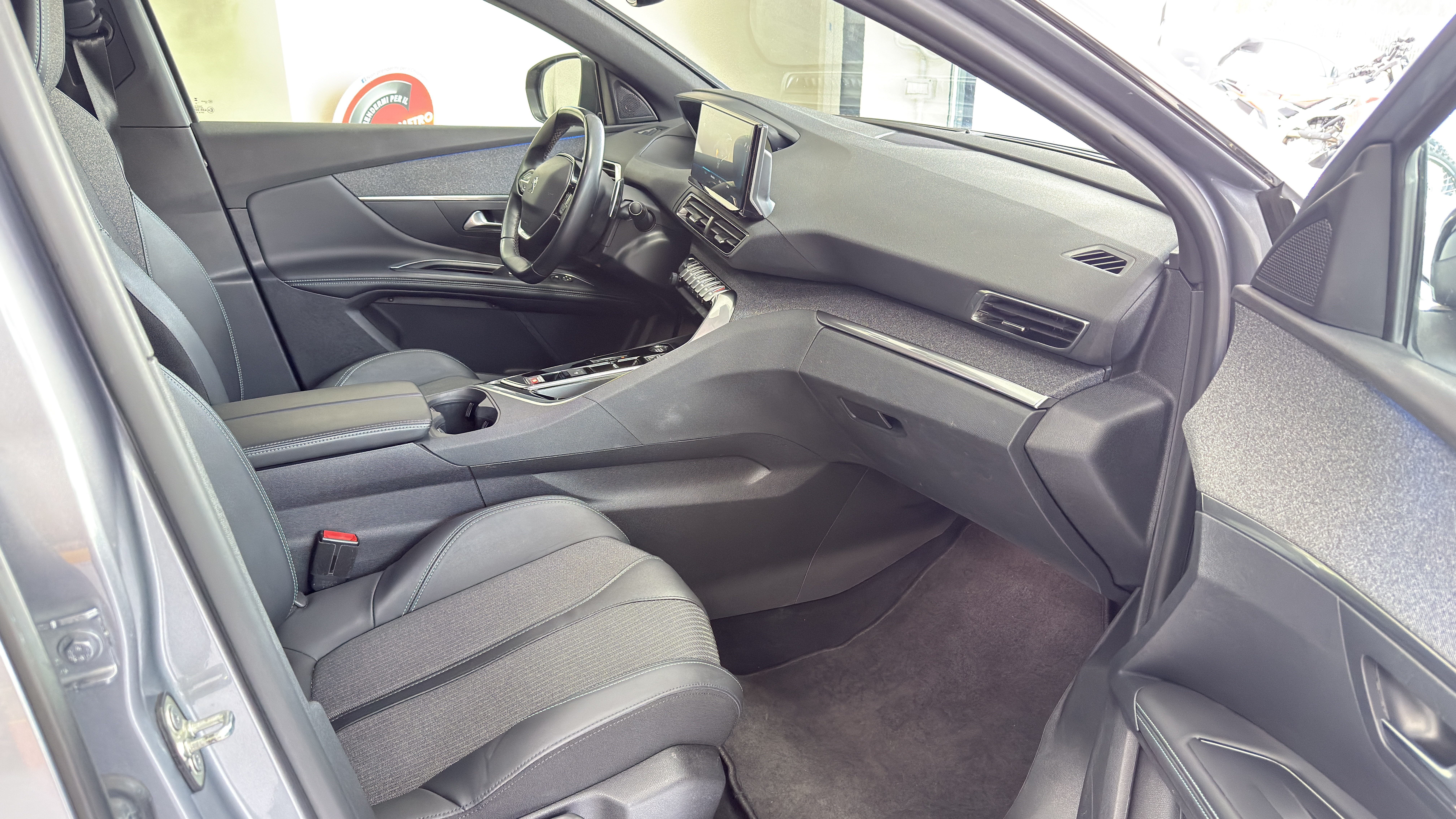 Peugeot 3008 Hybrid4 eat8 300Cv. Allure Pack Aziendale