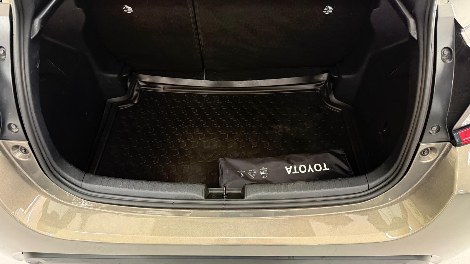 TOYOTA TOYOTA YARIS Hybrid Business