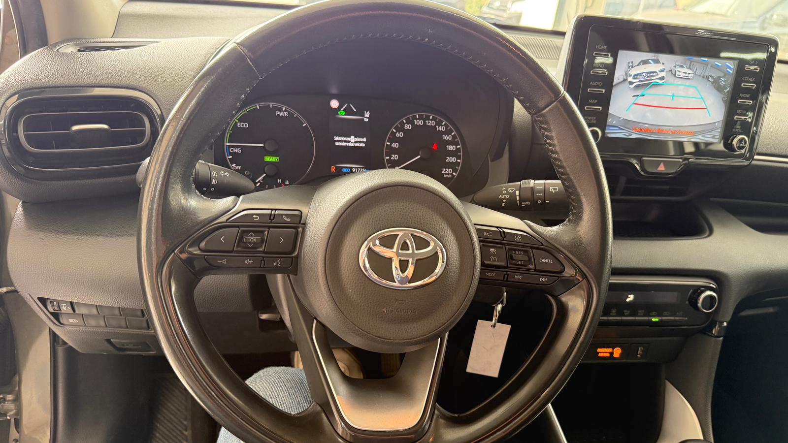 TOYOTA TOYOTA YARIS Hybrid Business