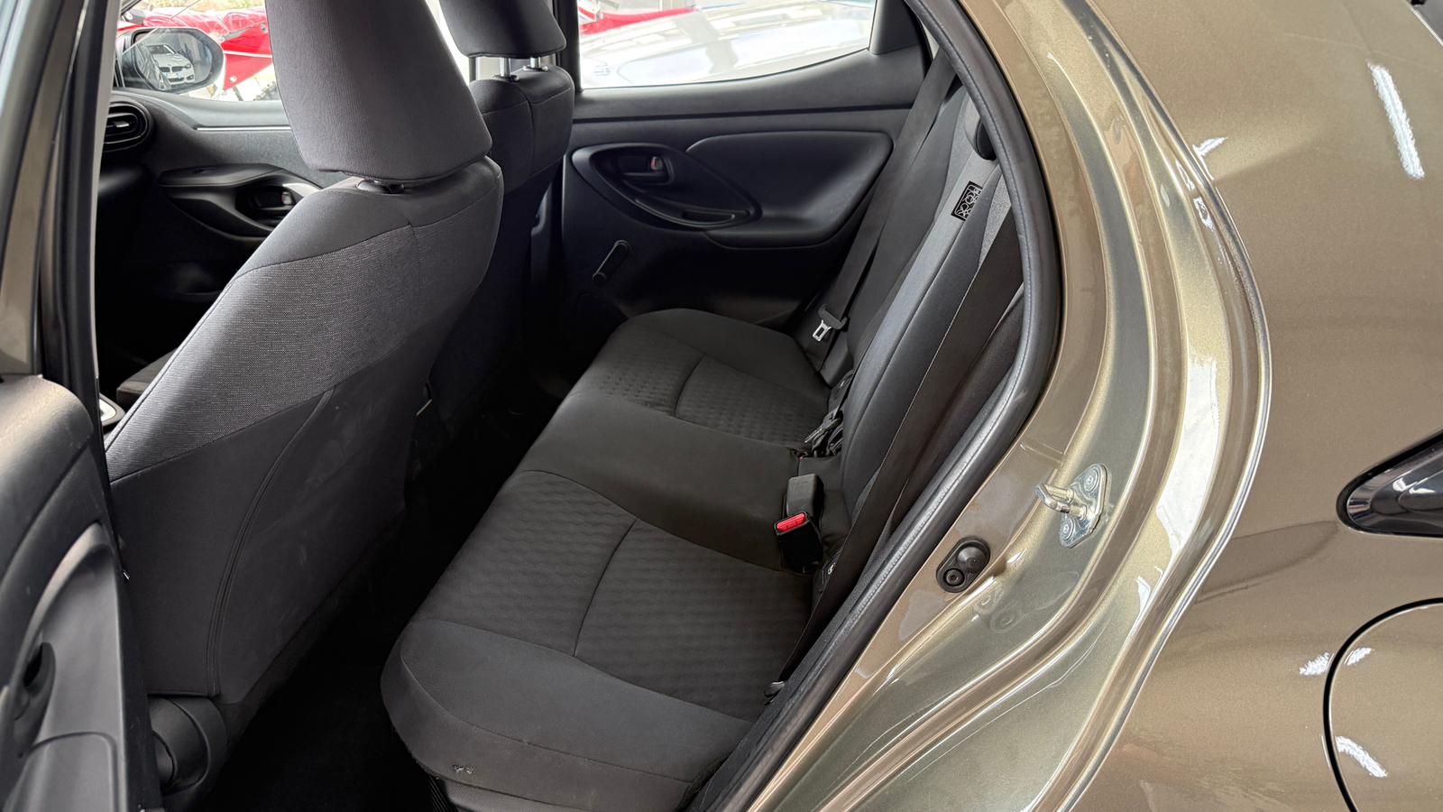 TOYOTA TOYOTA YARIS Hybrid Business