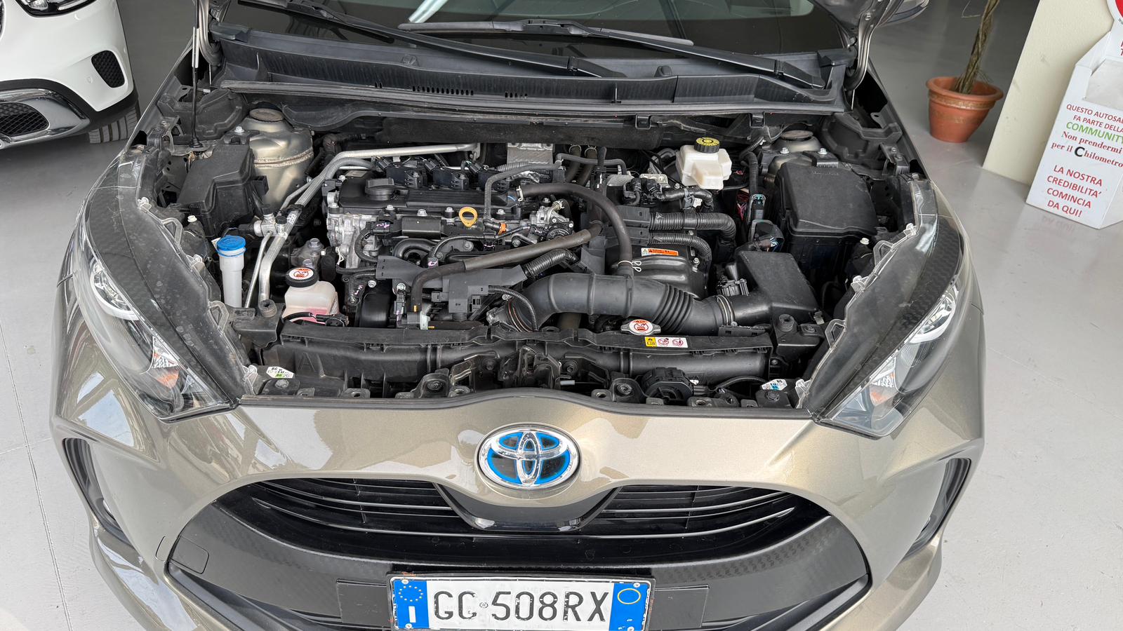 TOYOTA TOYOTA YARIS Hybrid Business