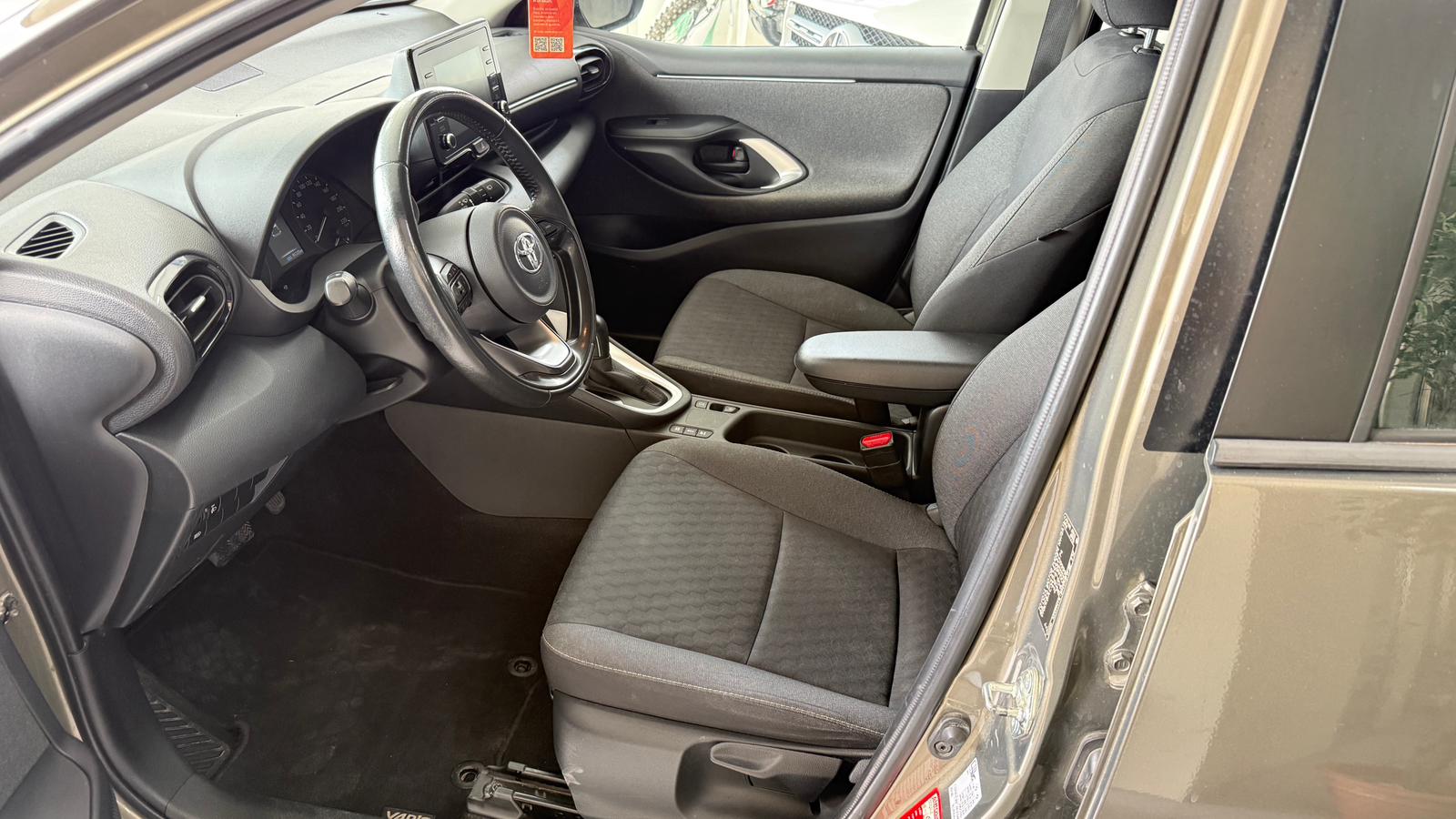 TOYOTA TOYOTA YARIS Hybrid Business